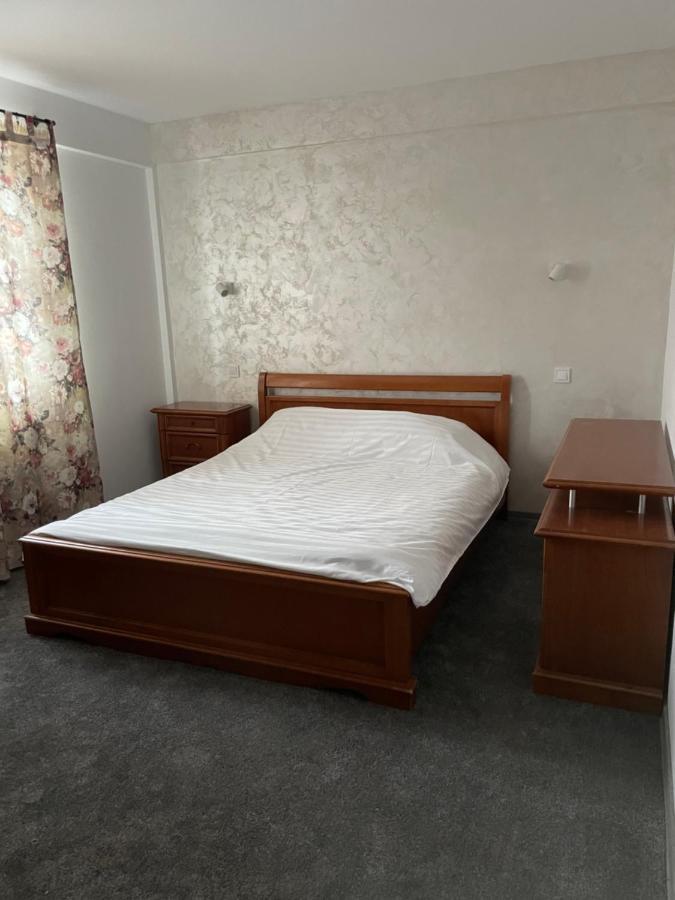 Eroilor Apartament Apartman Szucsáva Kültér fotó